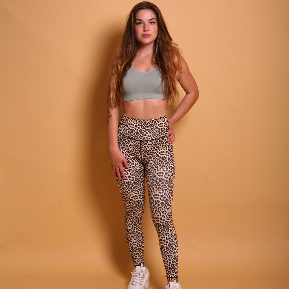 Cheetah Booty Scrunch Leggings 🐯 - Picture 3 of 8